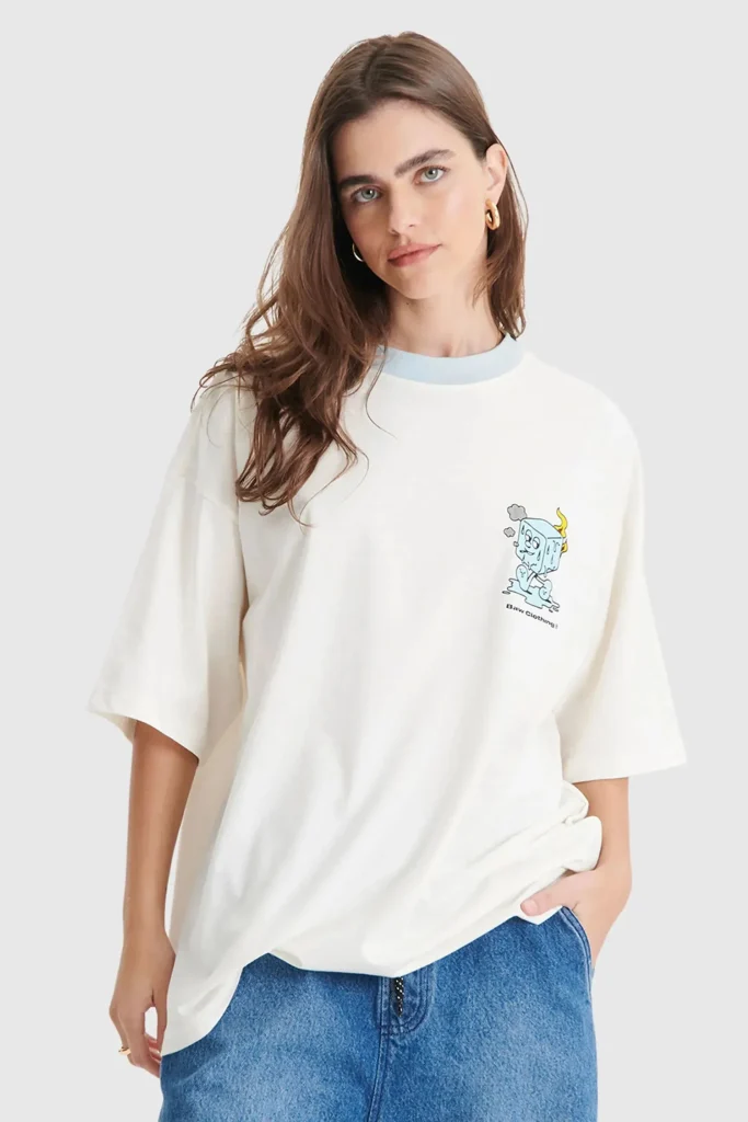 modelo com camisa branca