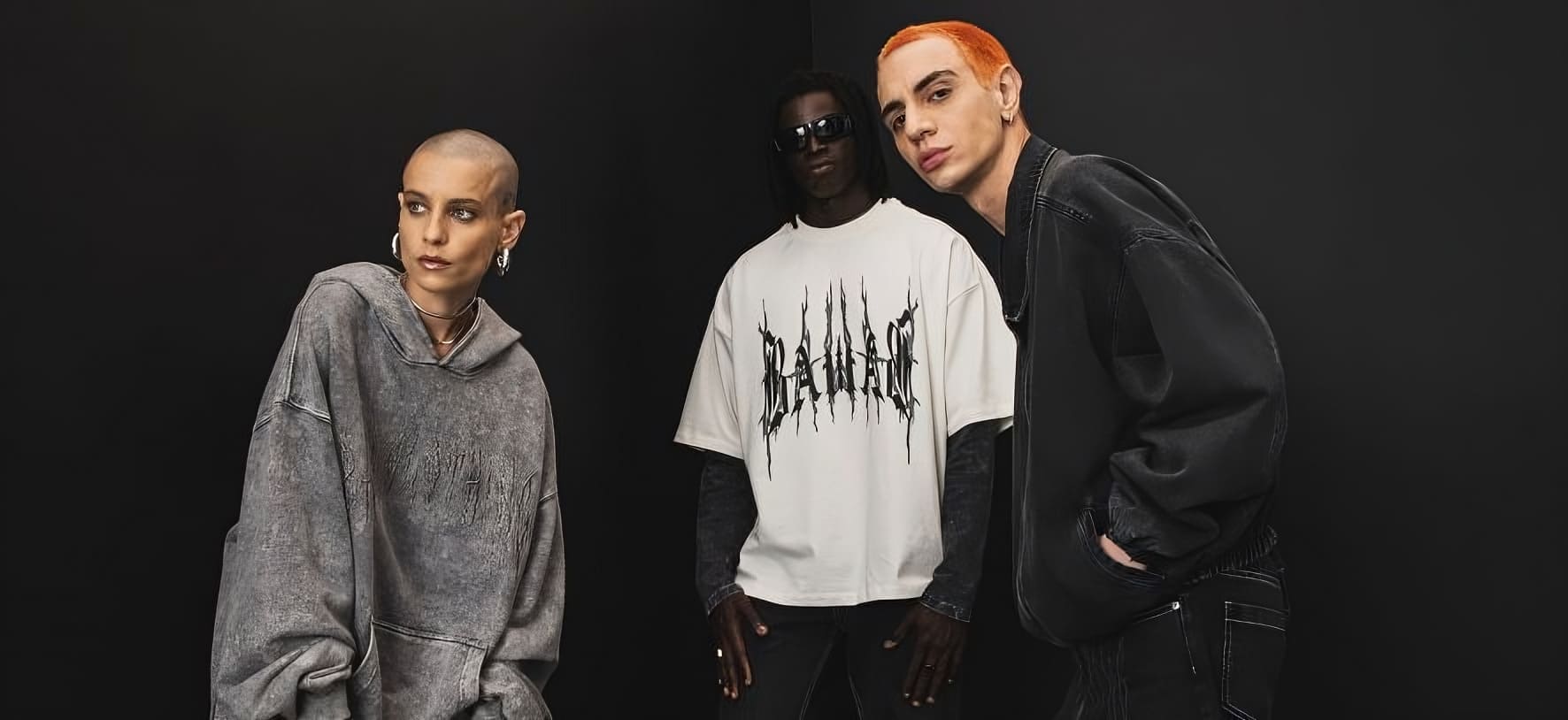 3 modelos usando roupas cyberpunk