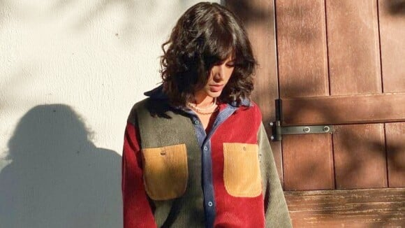 bruna marquezine com blusa da Baw