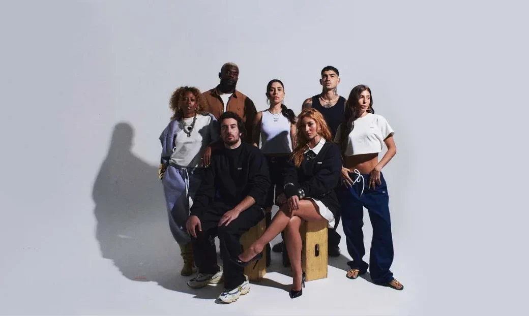 Fotos de modelos com linha Baw Classics, com fundo branco