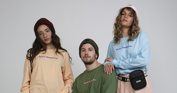 Modelos usando roupas da Baw Clothing em estúdio