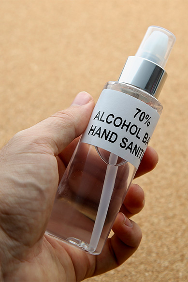 Frasco de álcool em gel 70% para higienização das mãos